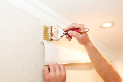 Pose de papier peint aux Allues — revêtements muraux et toiles de verre